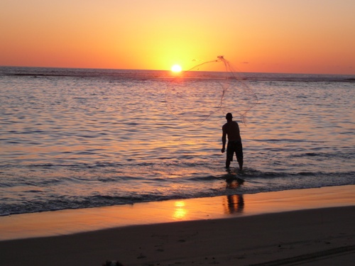 THROW NET ON SUNSET , LUCKYBAY