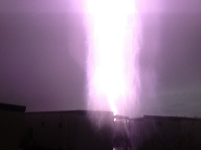 todays lightning show in the pilbara picture plus a very close call video